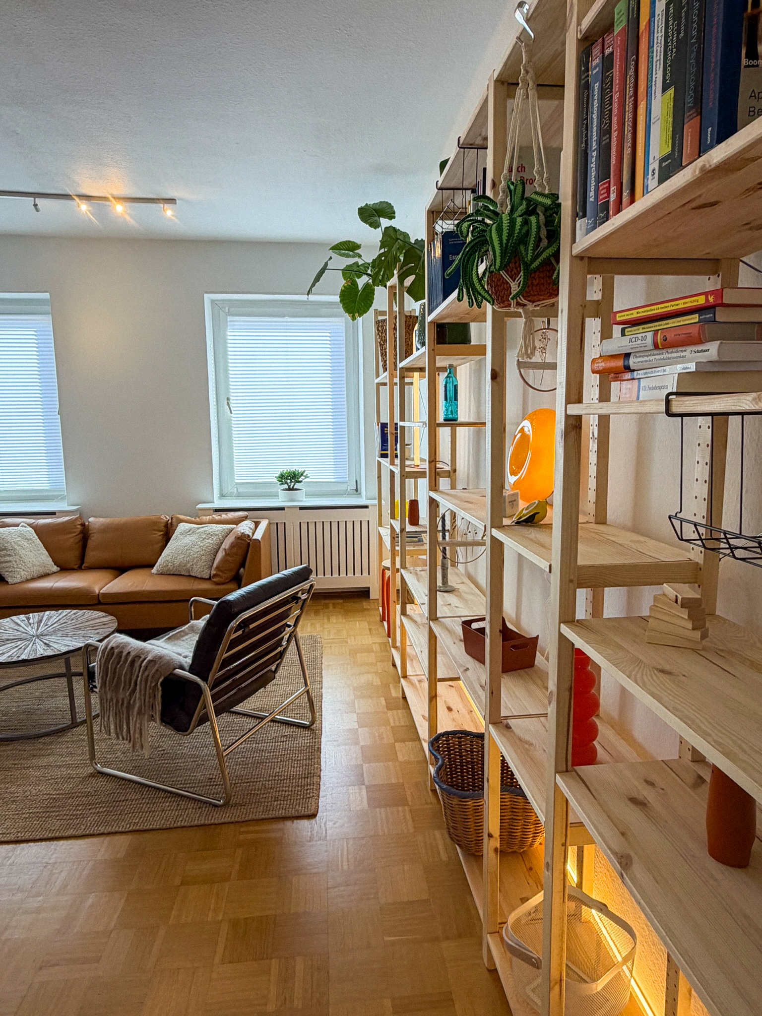 Behandlungszimmer - Helles, einladendes Ambiente der Praxis